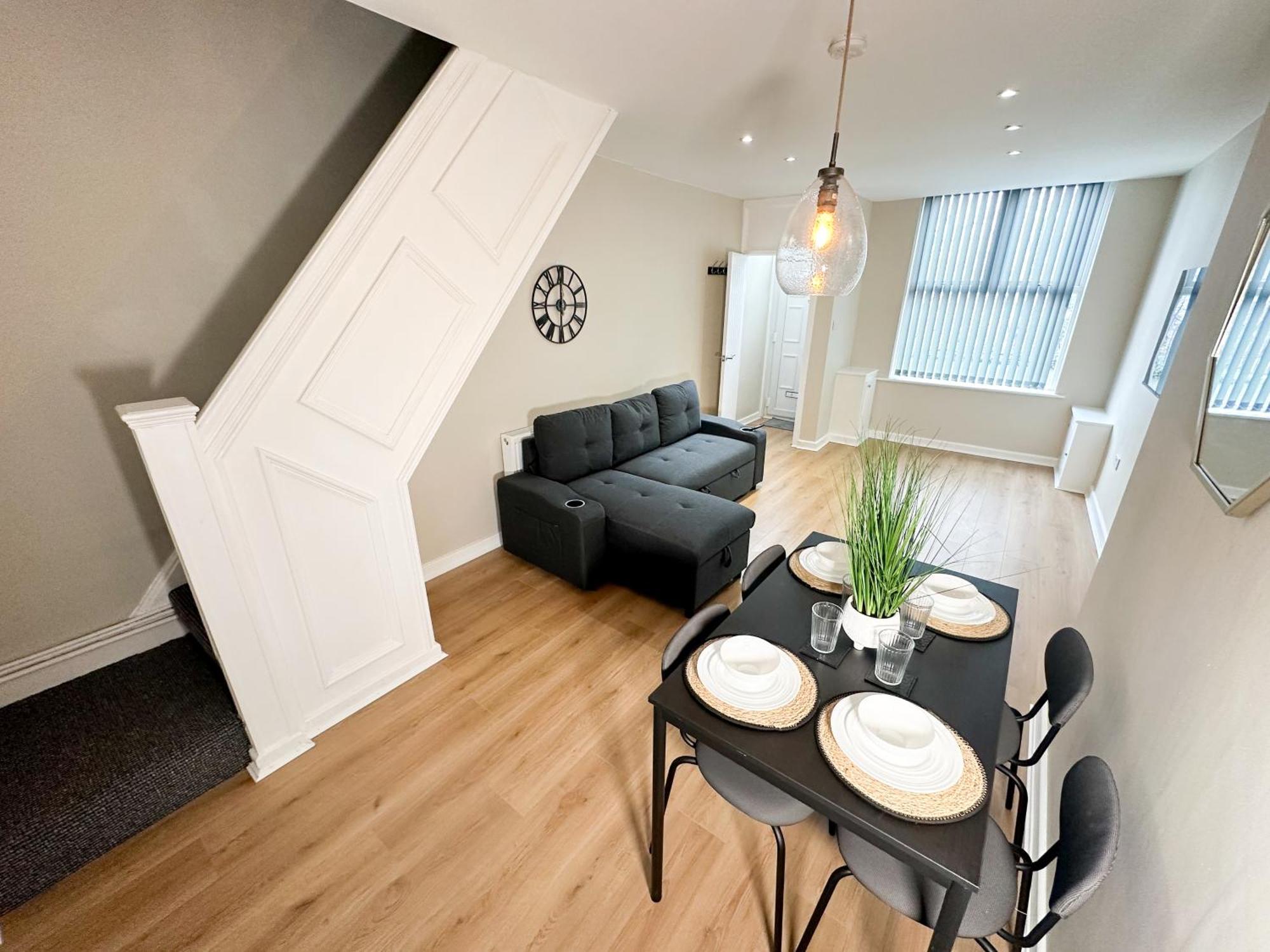 2 Bedroom House 10 Mins To City Centre & Albert Dock リヴァプール エクステリア 写真